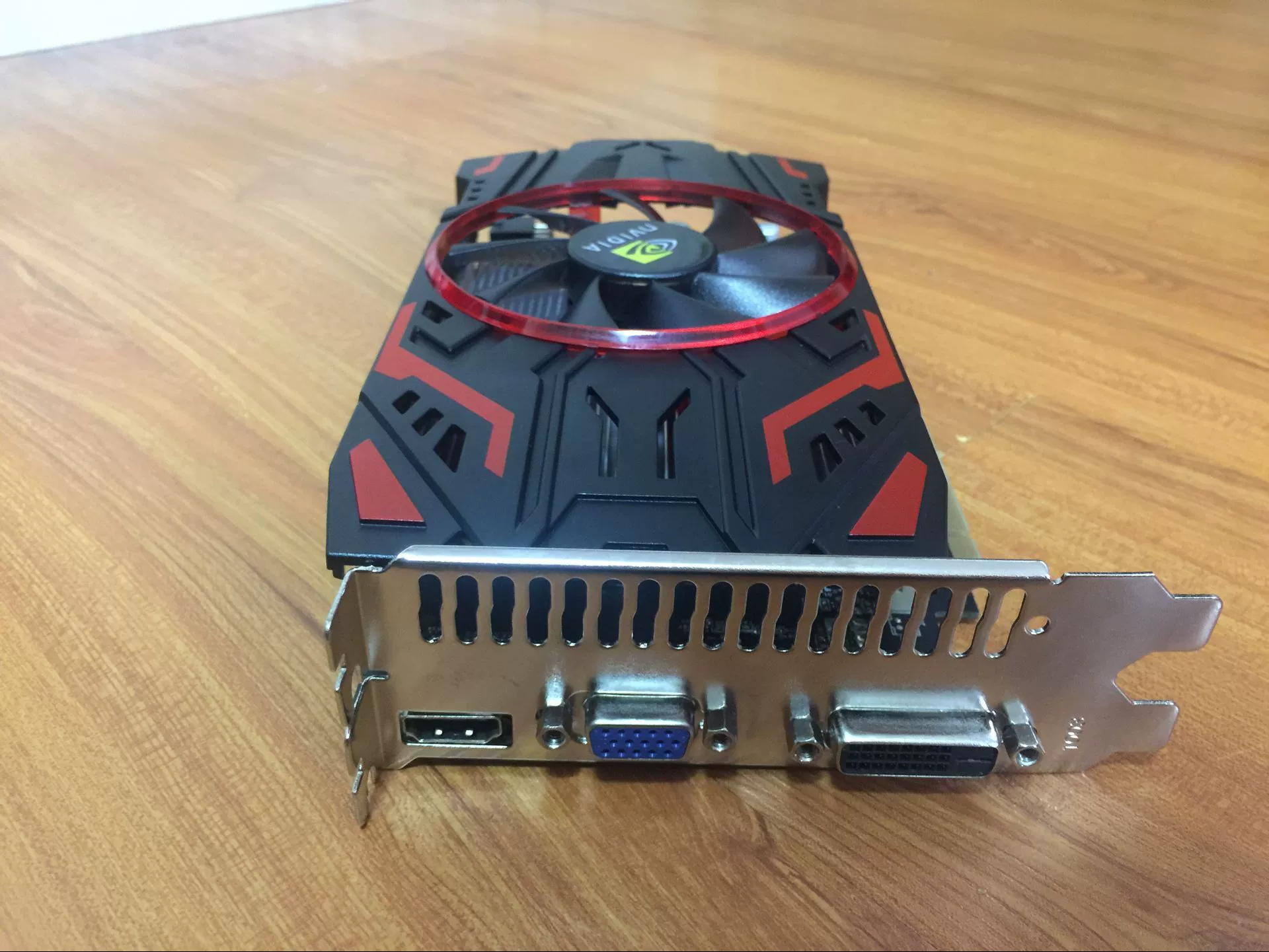 玩游戏走不动路_电脑玩游戏走路慢动作_我家电脑玩3d游戏很模糊走路一卡一卡的