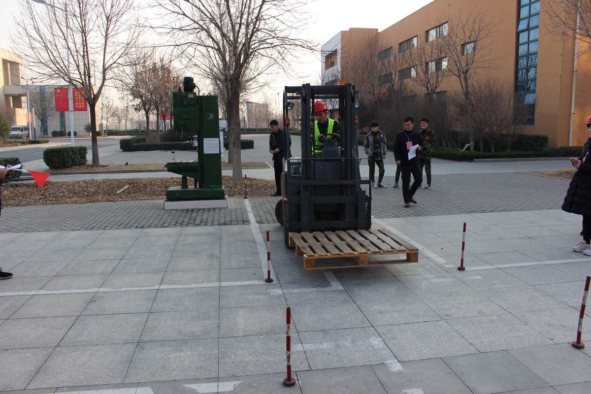 叉车工招聘_普工叉车司机_郑州日产招聘普工招聘