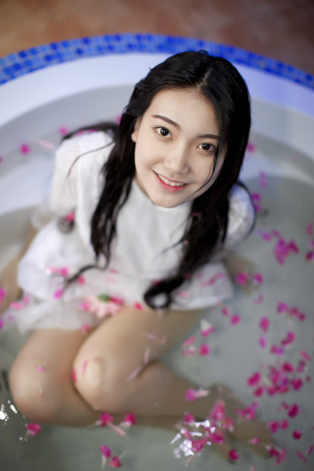 浴室美女图片_浴室图片场景_浴室美女图片腿