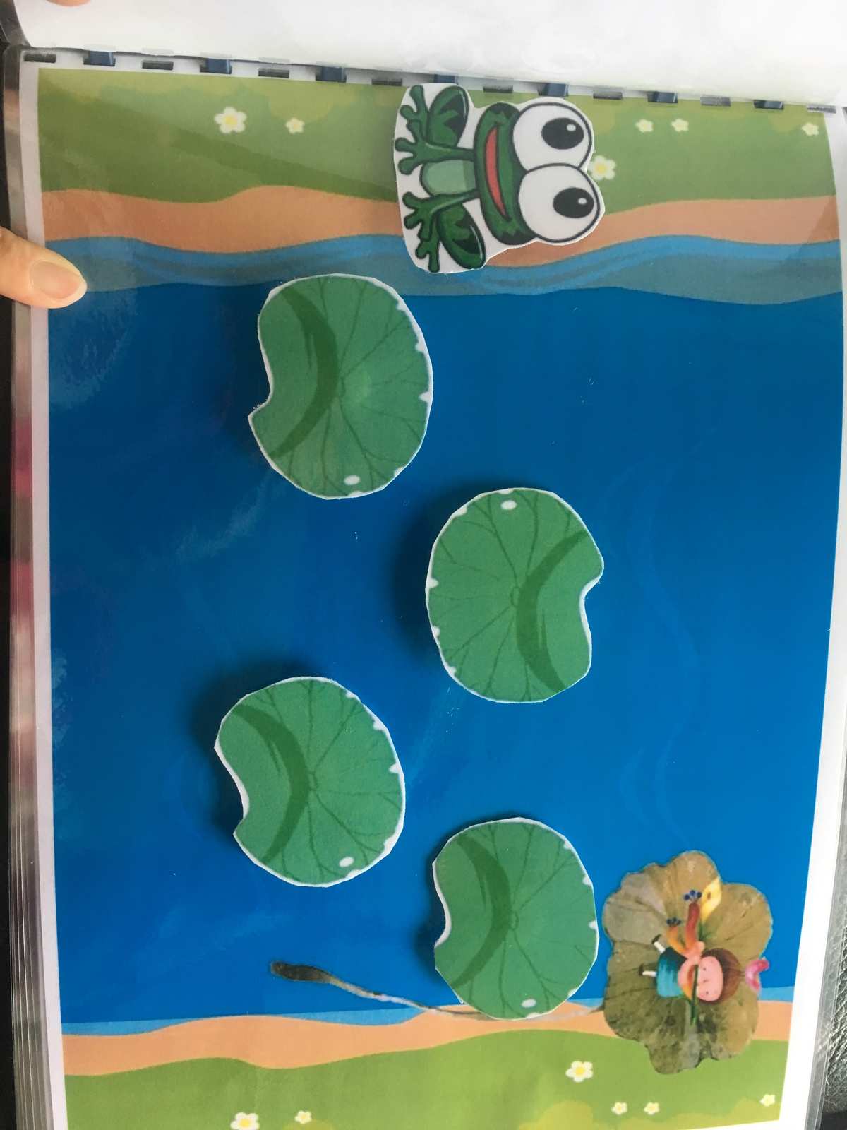 幼儿园青蛙过河游戏_游戏青蛙过河_中班游戏青蛙过河教案