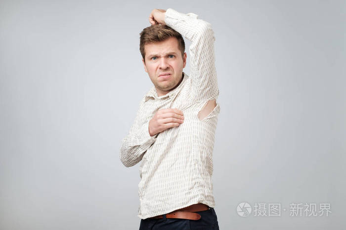 男人撕掉她的衣服游戏_撕掉她的衣服_撕掉她的衣服5