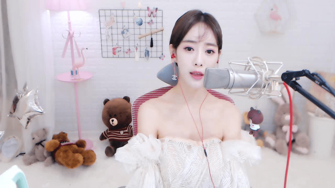 初夜直播间：背后的故事你知道吗？