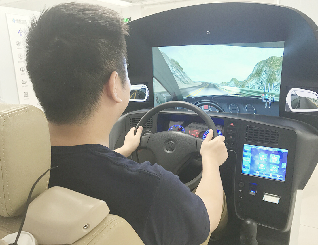 小型汽车模拟驾驶_驾驶小型模拟汽车的游戏_模拟小轿车驾驶