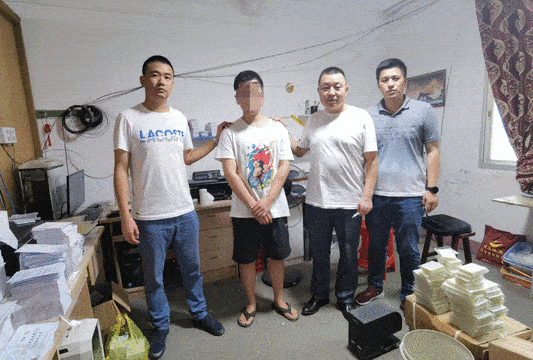 三人抓捕战术_捕获警花三人组_三人抓捕小组分工