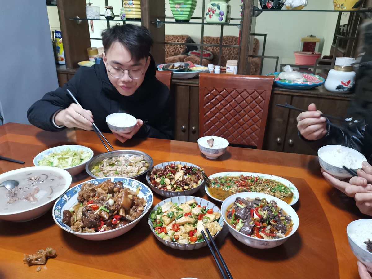 男子除夕杀1家4口_口家缘的右边读什么_四口之家