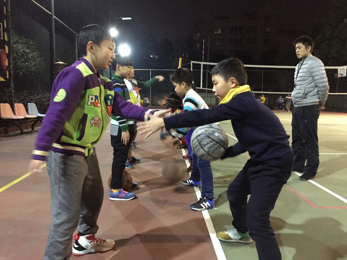 篮球教练：让你的筋肉成为强打武器