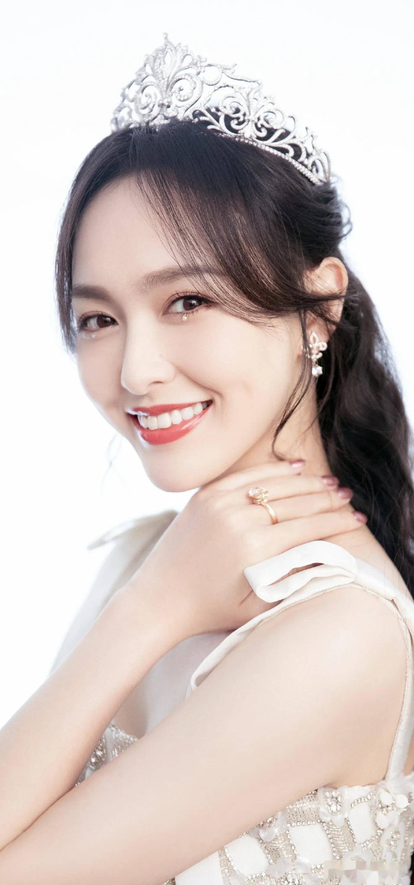 迷人无敌！高中电眼女生惊艳登场