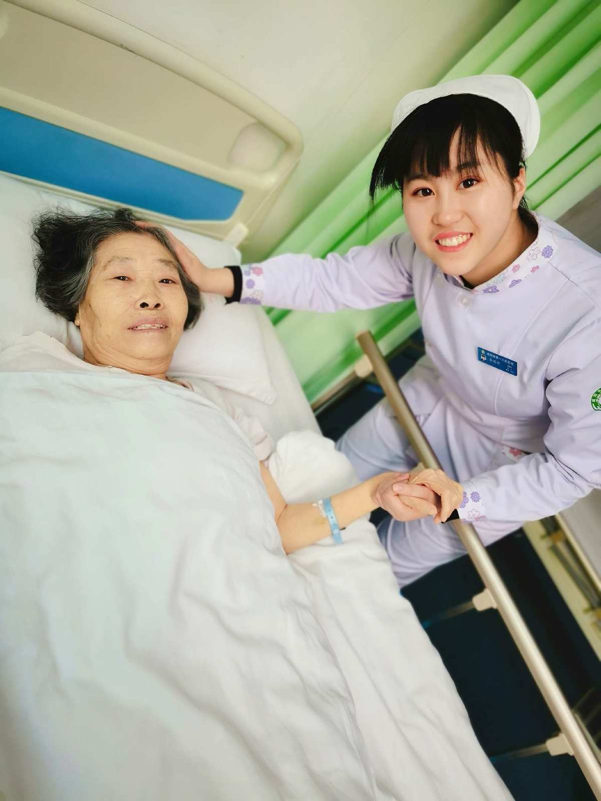 我时刻以照顾病人的健康为己任