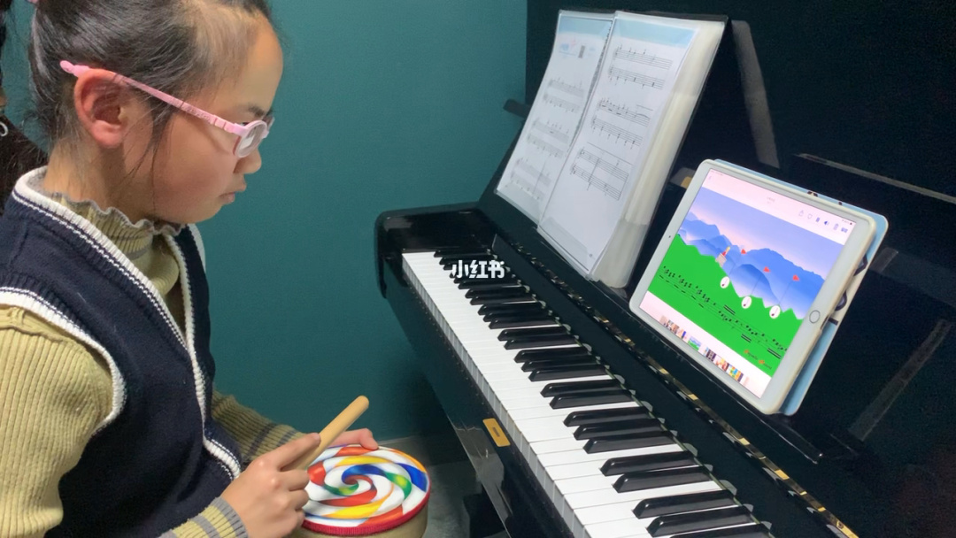 孩子听下，感知美的工具