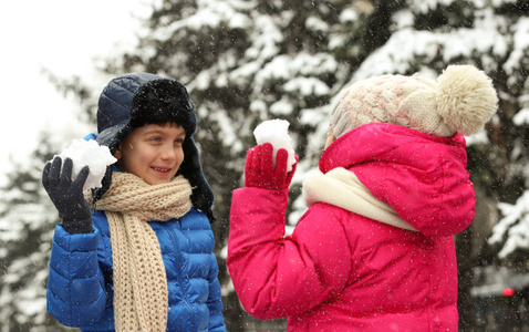 手机跳雪游戏_雪崩的滑雪小游戏_雪批游戏