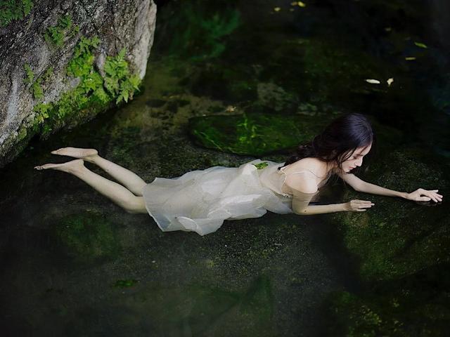 照相的手机游戏-手机摄影新玩法，游戏中的夜光奇遇