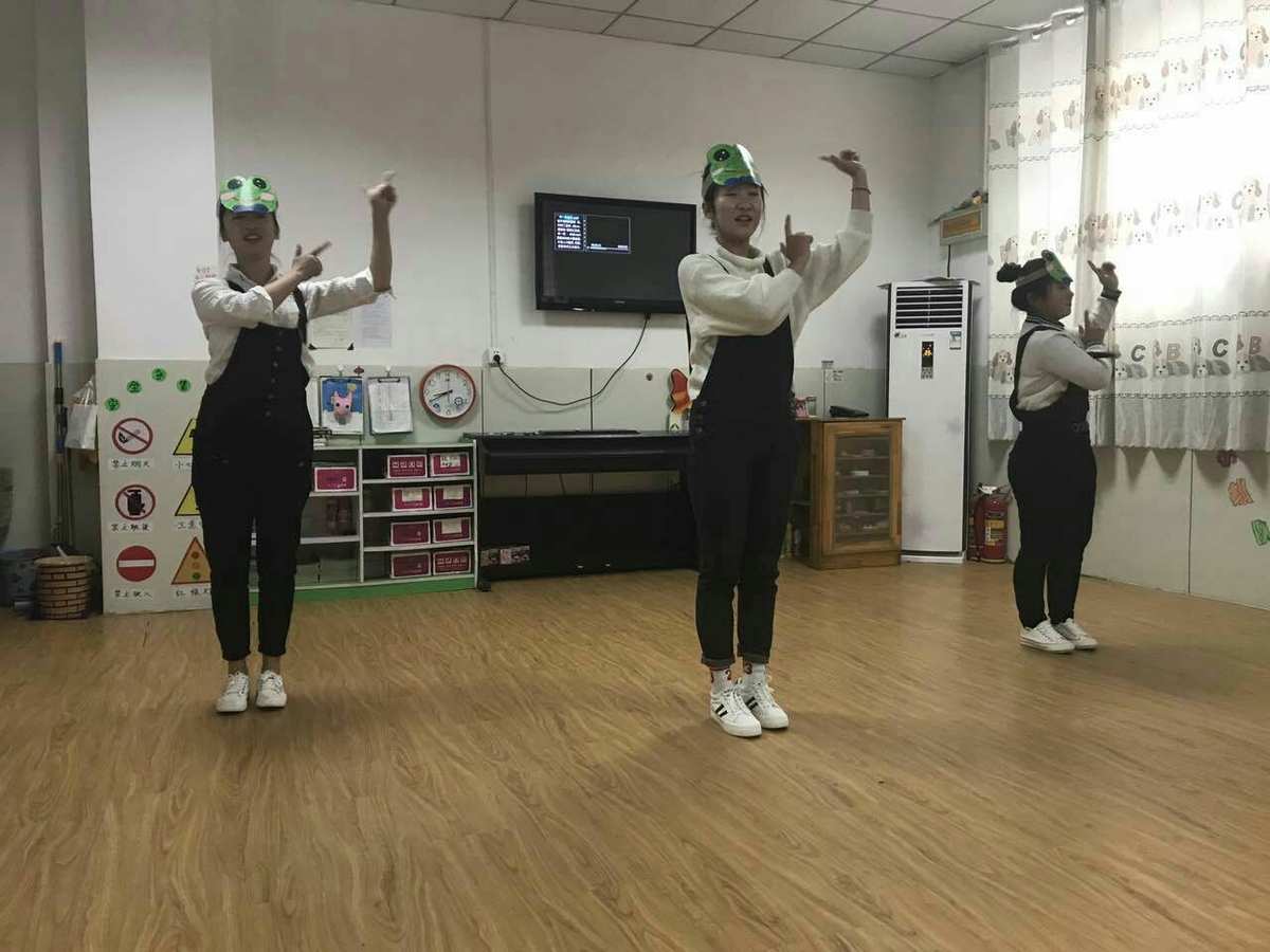 小兔跳游戏歌曲_平台游戏跳开发_手机游戏往下跳怎么回事