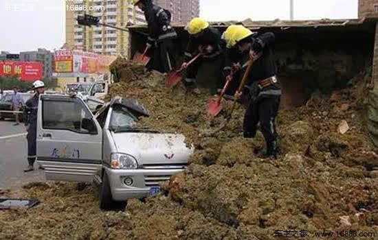 碰撞手机游戏_相互撞车的游戏_手机游戏互相撞