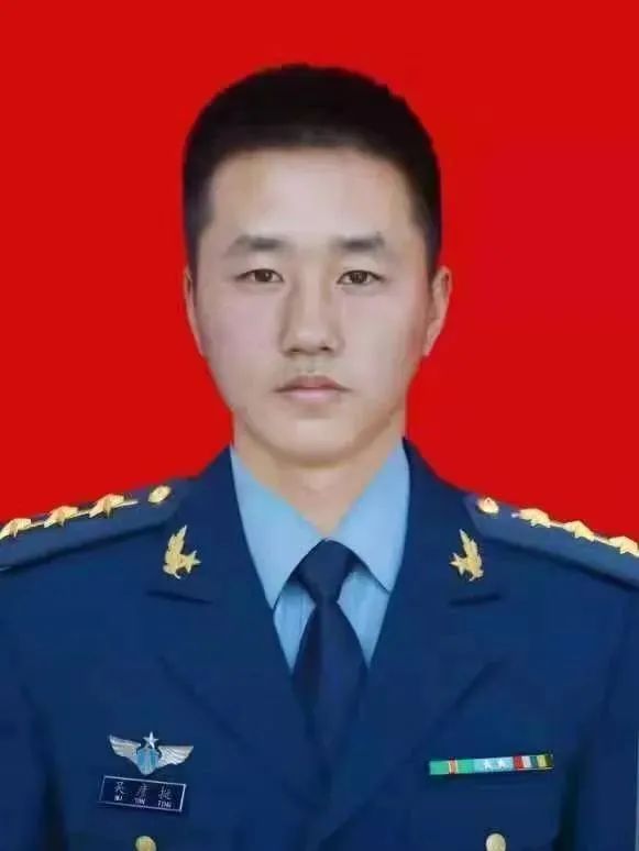 普莱斯上尉_普莱斯上尉帽子_普莱斯上尉怎么进的监狱