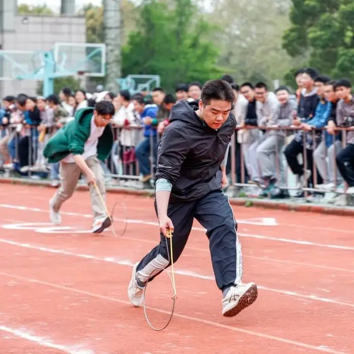 手机投屏实况足球游戏_实况足球怎么投屏到电脑上_手机实况足球投屏电视