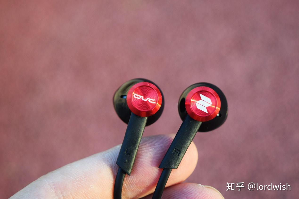 耳机声玩手机游戏没声音_手机玩游戏耳机声不对_手机打游戏耳机太碍手