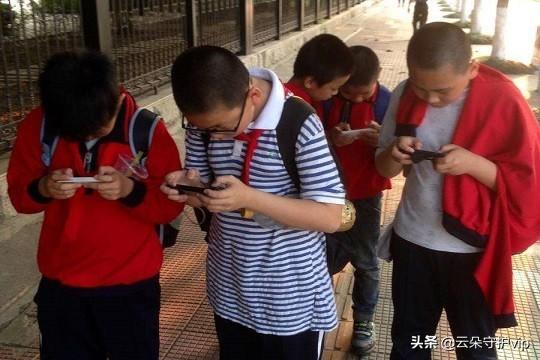手机游戏吸引孩子吗_吸引手机游戏孩子玩的游戏_吸引手机游戏孩子的文案