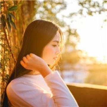 伊蕾娜：普通女孩的不普通光芒，温暖人心的阳光女孩
