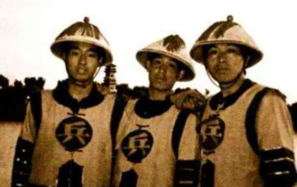 圈圈手游app_游圈圈玩的游戏叫什么_手机玩游戏有两个大圈圈